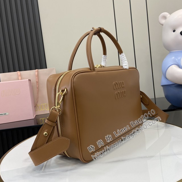 MIU MIU專櫃繆繆最新款二代肩帶款Beau手袋原廠皮手提公事包 jh2658型號：5BB117